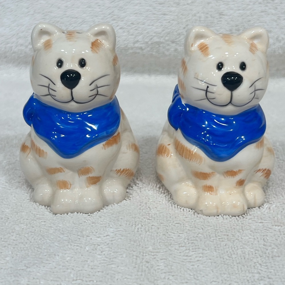 Ginger Tabby Cat Salt and Pepper Shaker Set Smiling Vintage